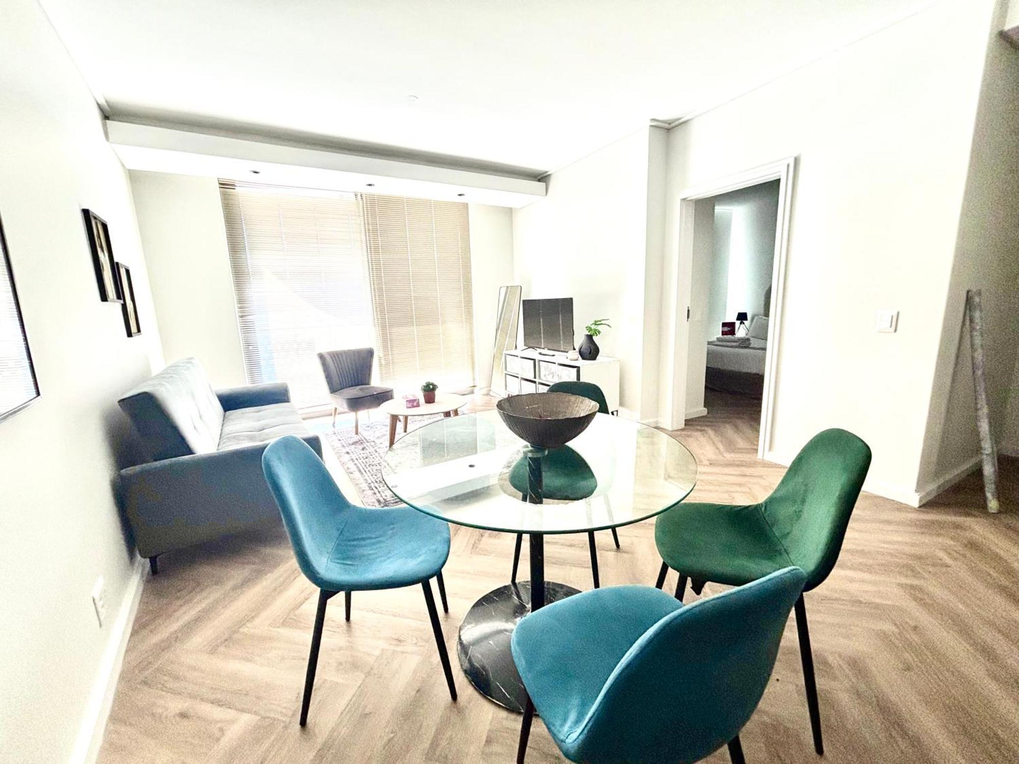 Modern Luxe On Park Apartment